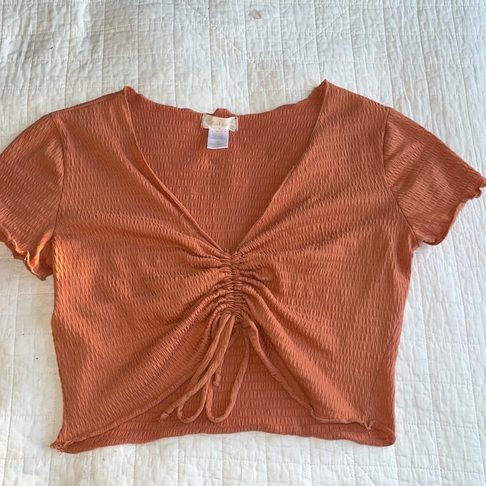 Altar’d state coral cropped tee